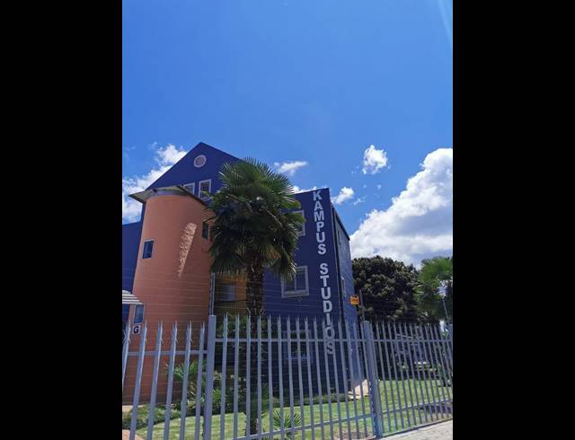 1 BEDROOM PROPERTY TO RENT IN DIE BULT